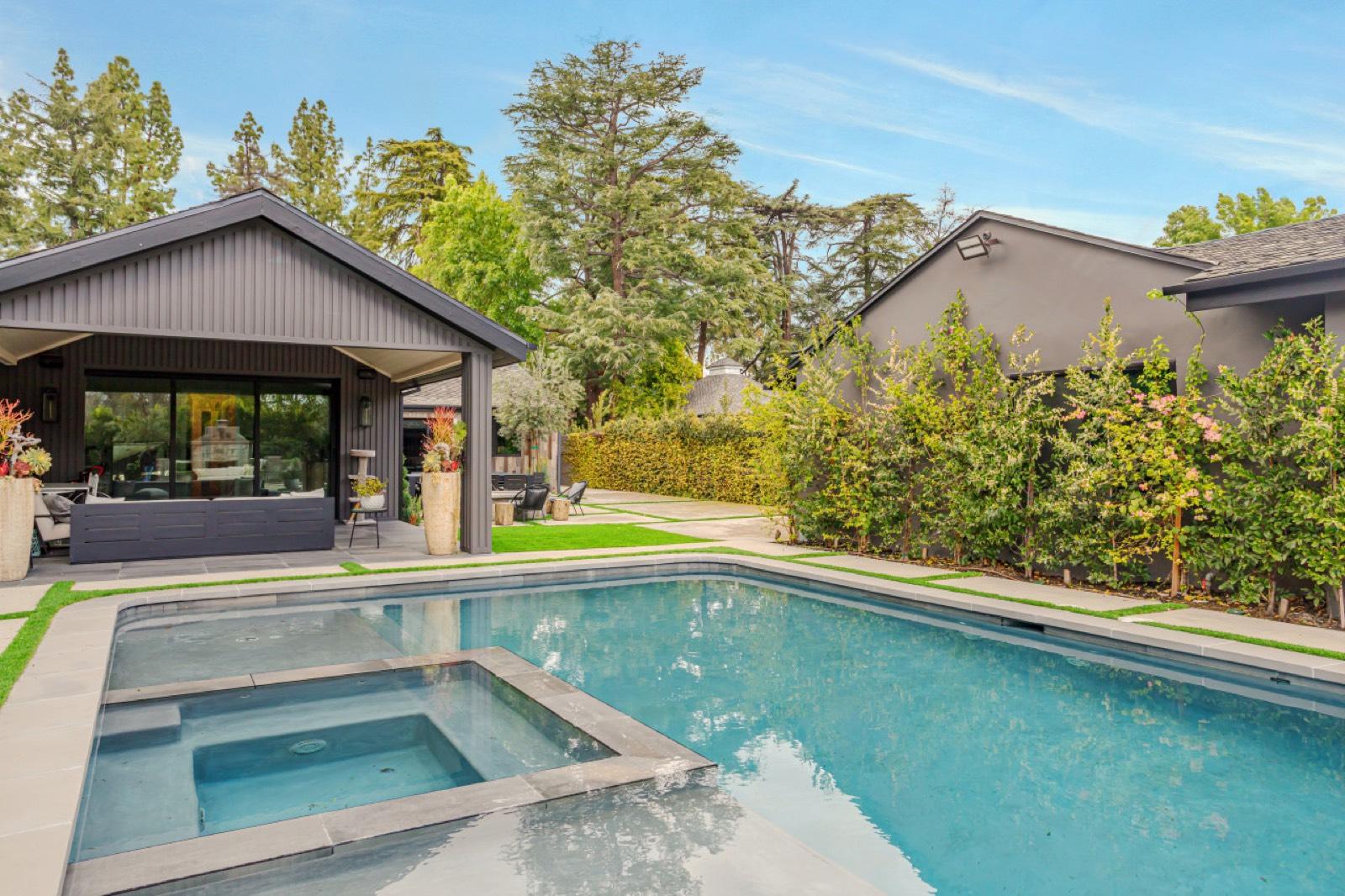 Jason’s Sherman oaks home — photo 1