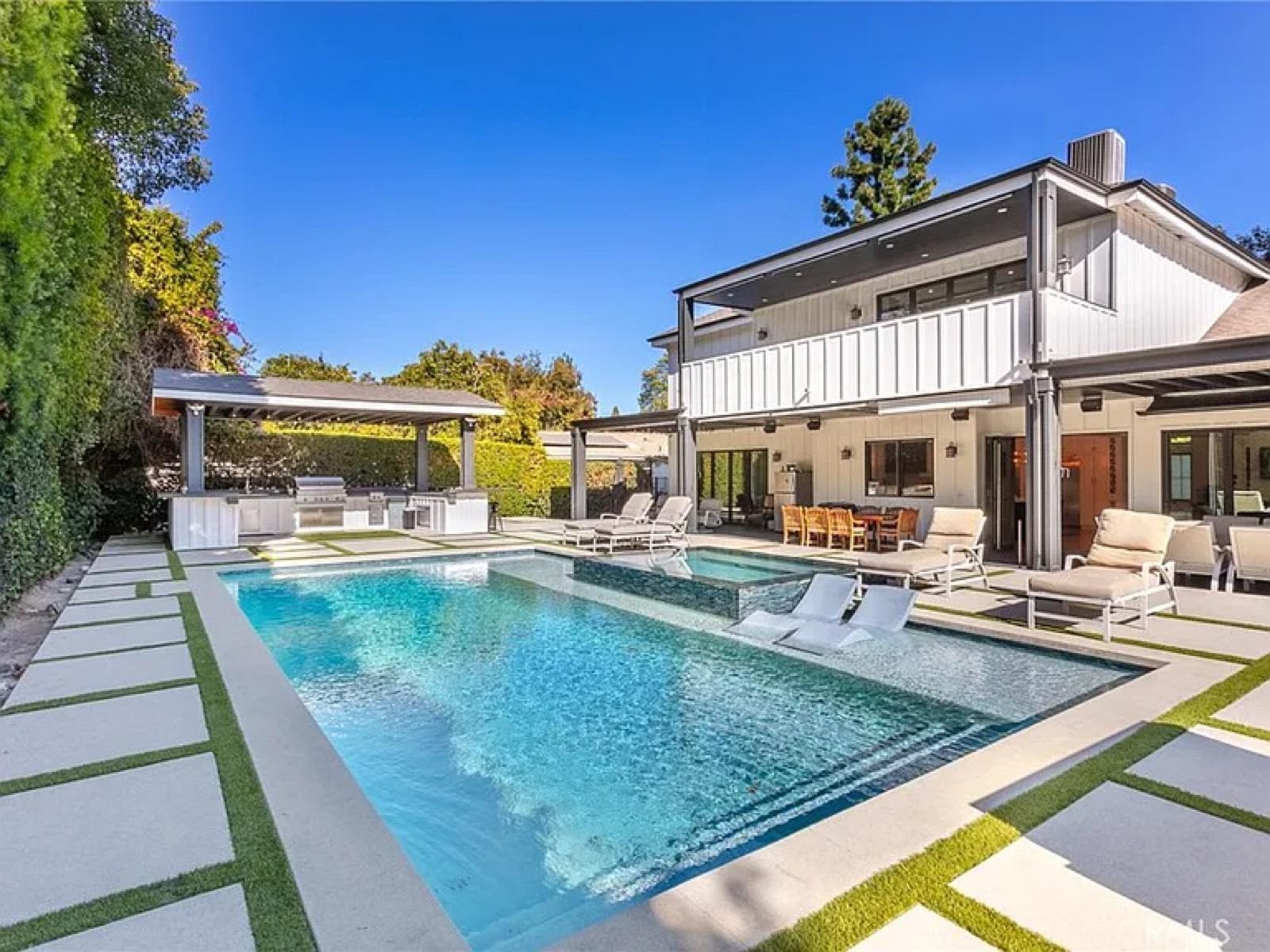 Jason’s tz kick back house — photo 1