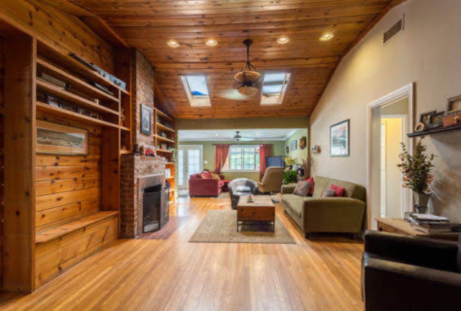 Jeff’s Wooden house — photo 2