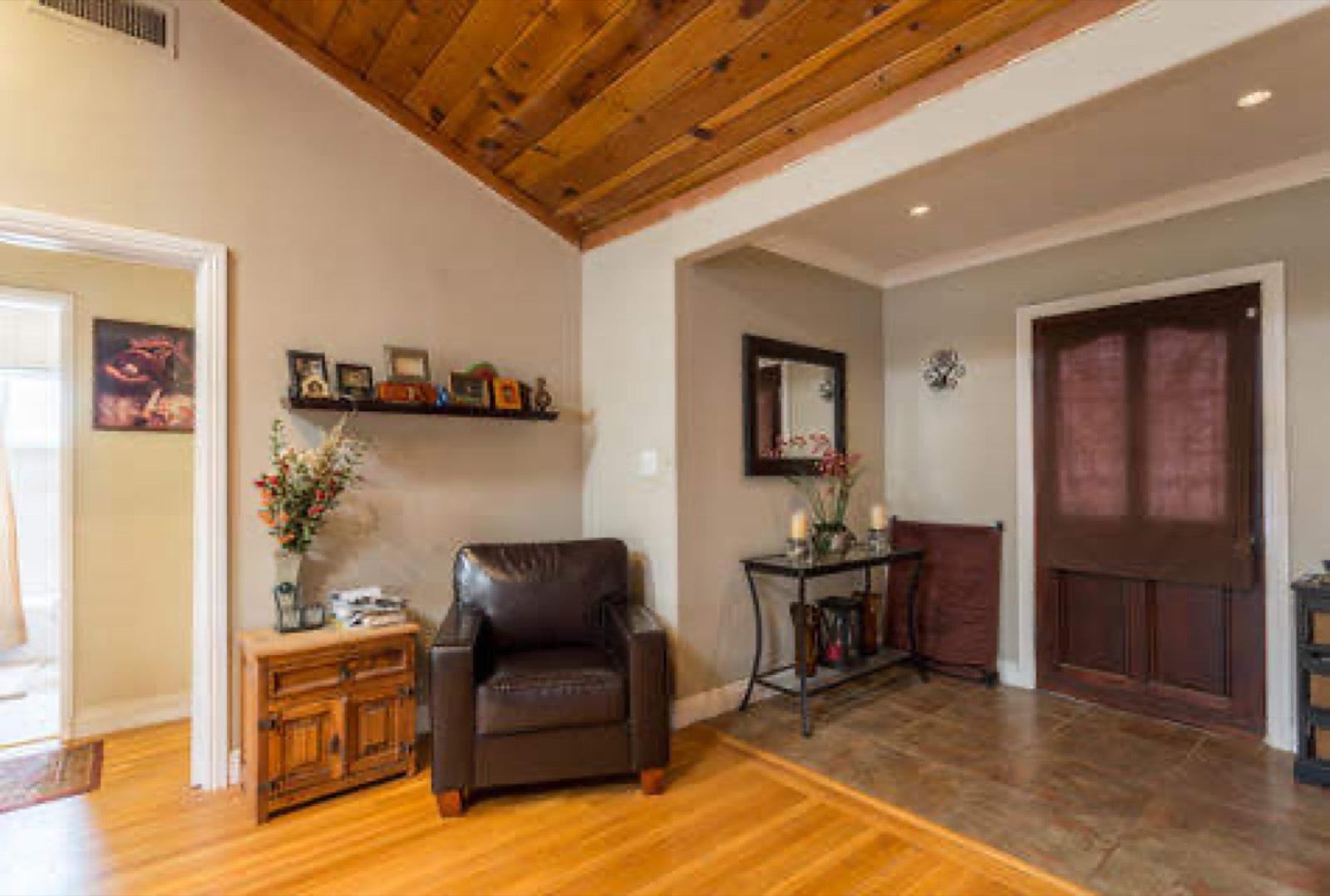 Jeff’s Wooden house — photo 5
