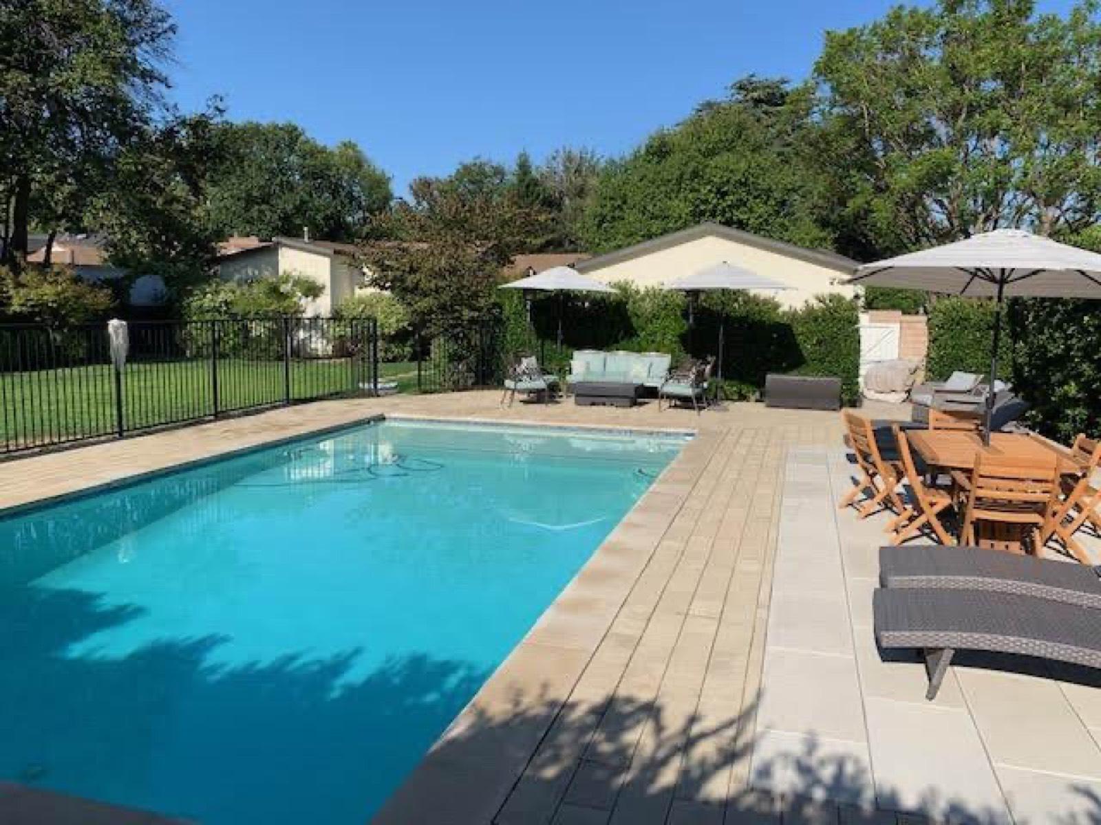 Jenifer Woodland Hills House — photo 3