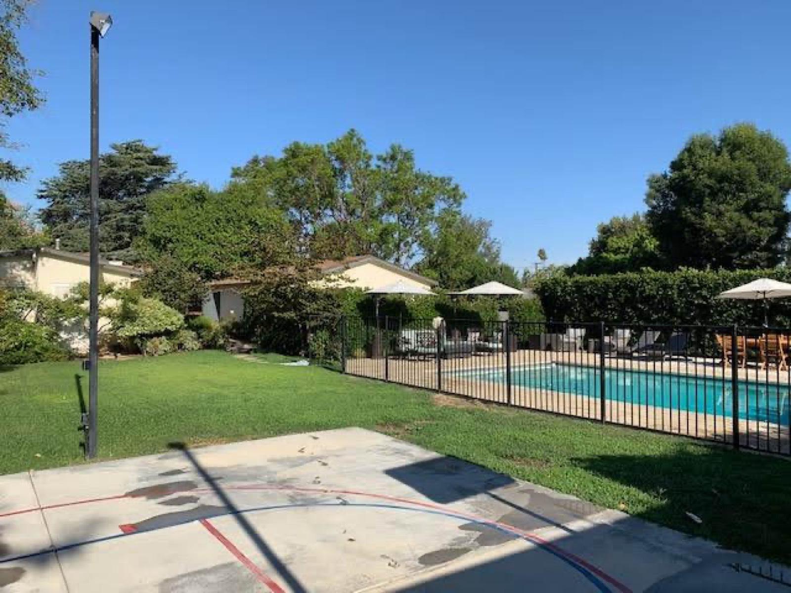 Jenifer Woodland Hills House — photo 4