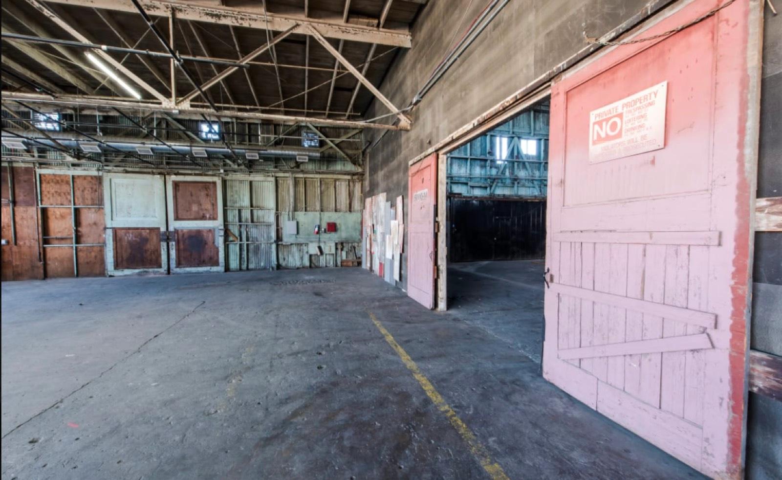 JE's Gritty Warehouse — photo 2