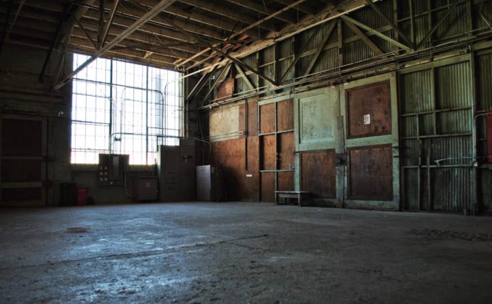 JE's Gritty Warehouse — photo 11