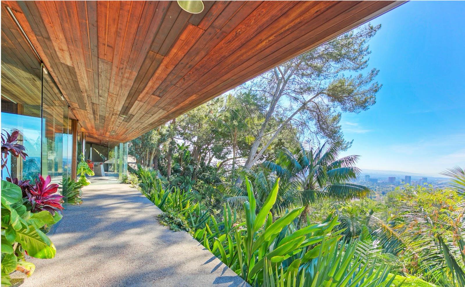 JF's Midcentury View Stunner — photo 11