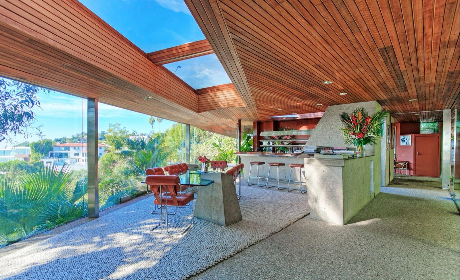 JF's Midcentury View Stunner — photo 4