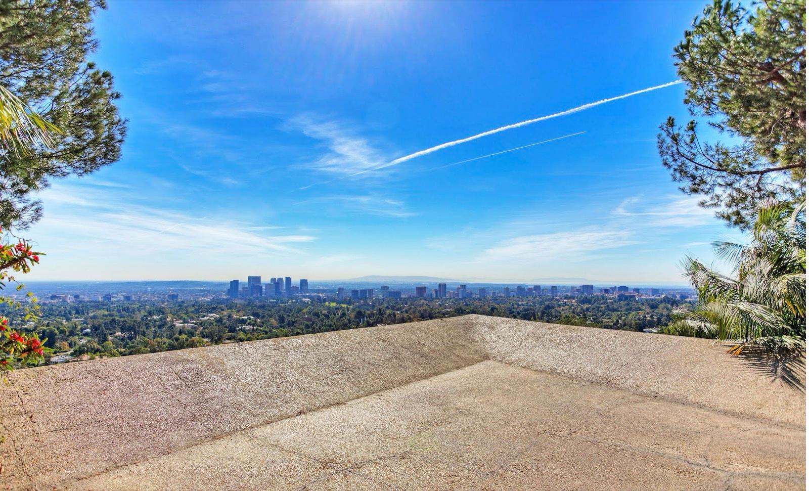 JF's Midcentury View Stunner — photo 10