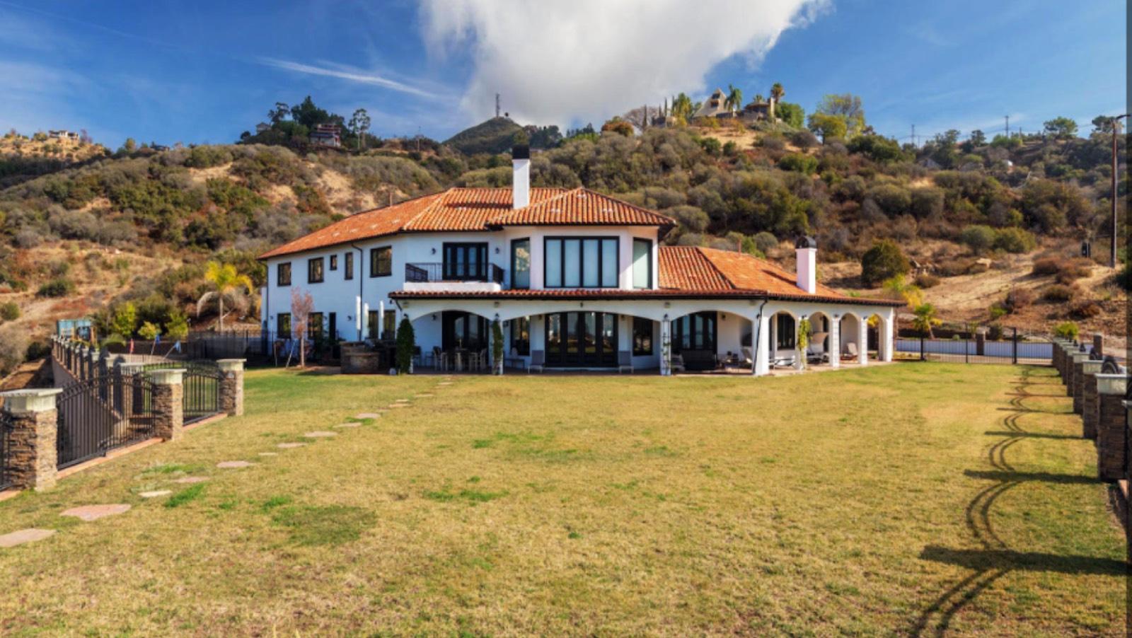 JG Hills Mansion — photo 2