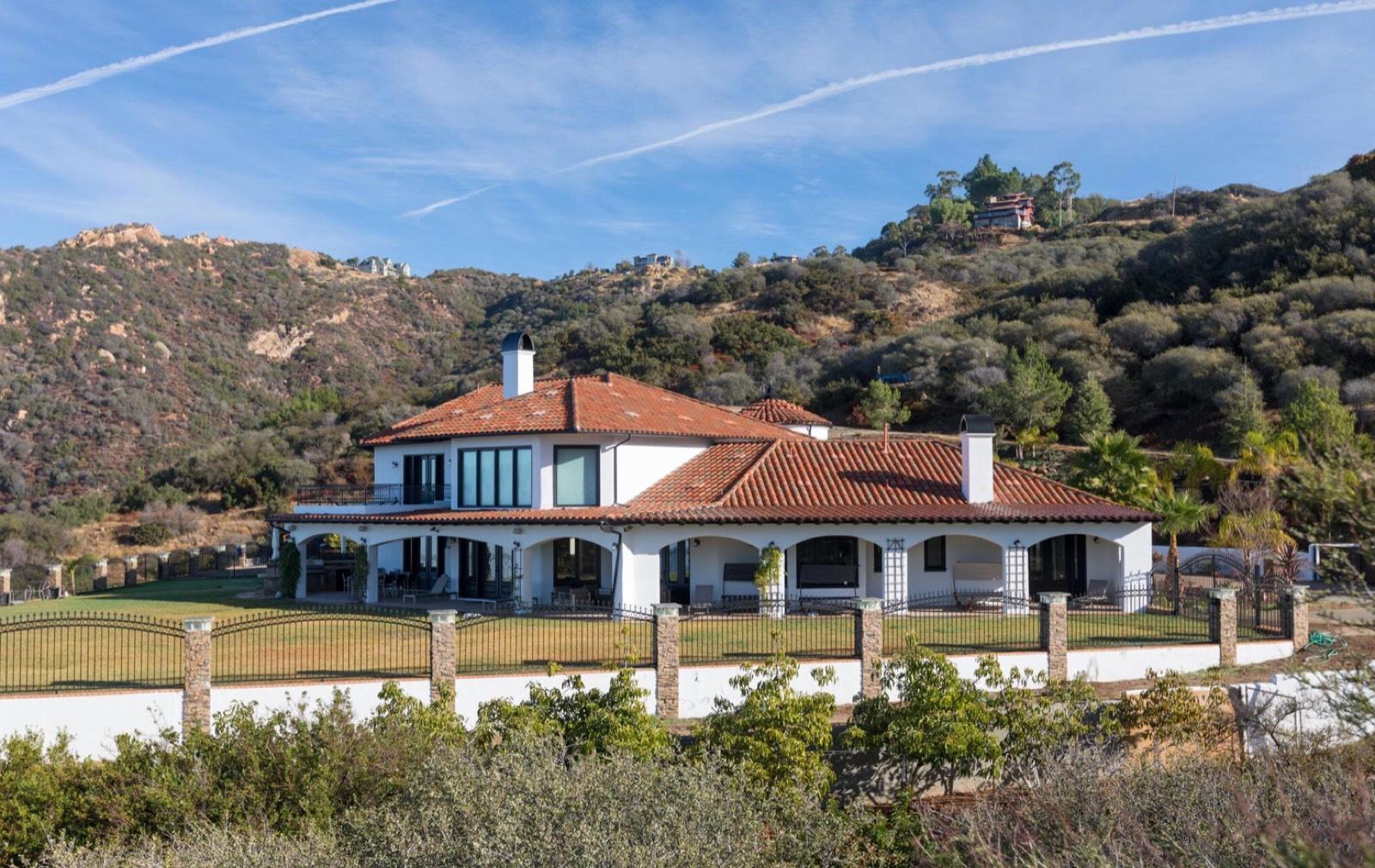 JG Hills Mansion — photo 4