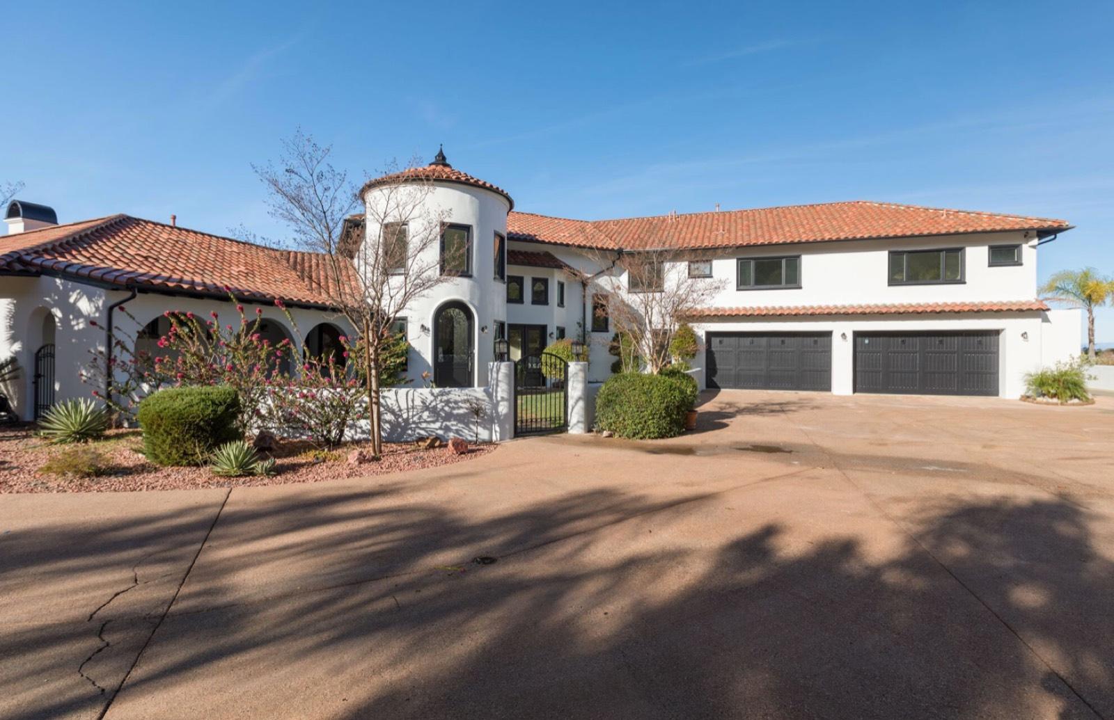 JG Hills Mansion — photo 1