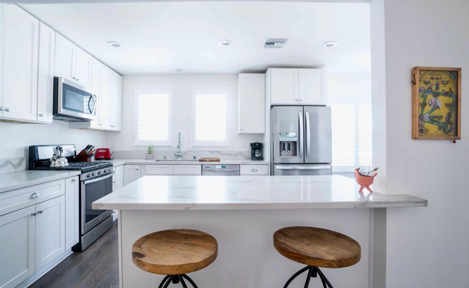 JG's Modern White Bungalow — photo 3