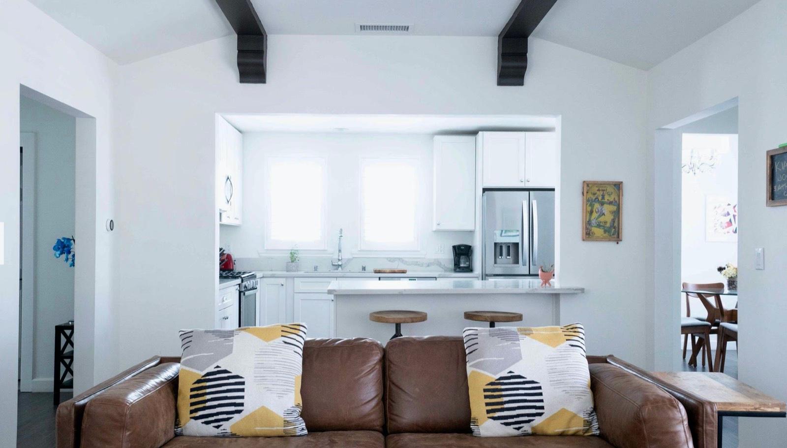 JG's Modern White Bungalow — photo 8