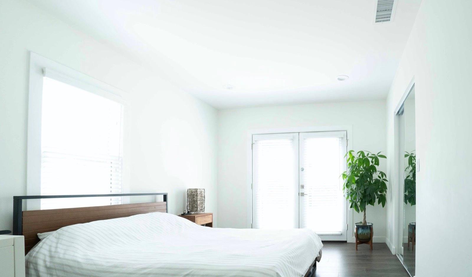 JG's Modern White Bungalow — photo 10