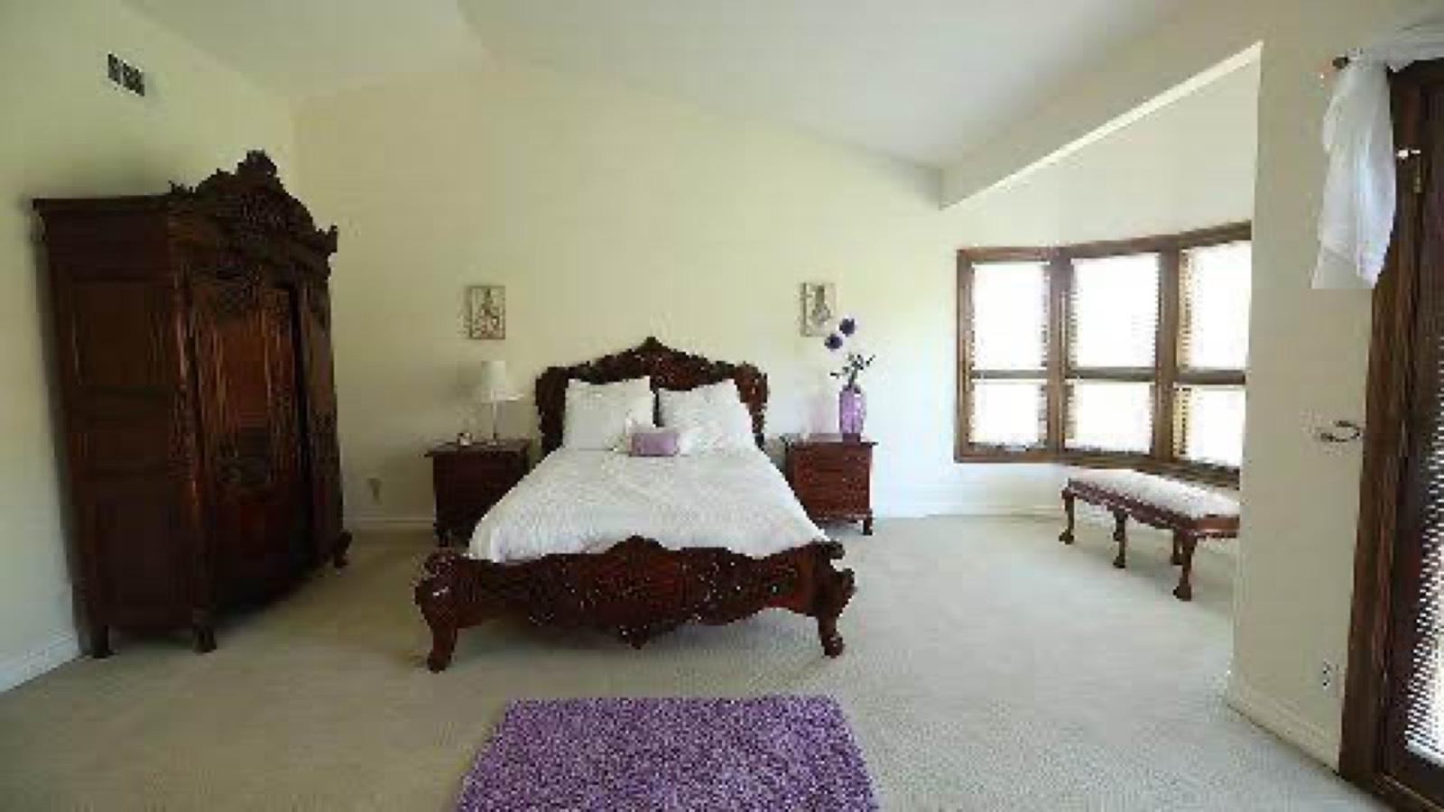 Jills Calabassas Mansion — photo 12