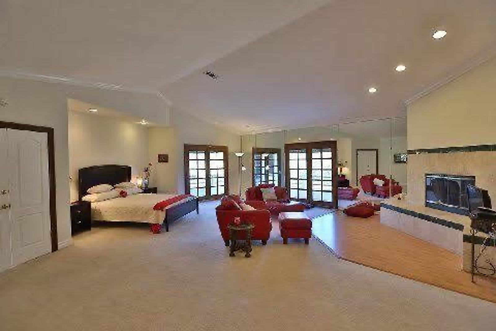 Jills Calabassas Mansion — photo 10