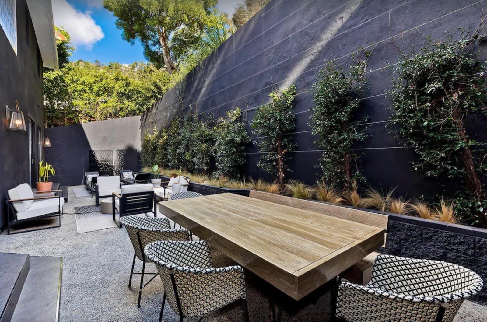 Jojo's Hollywood Pad — photo 12