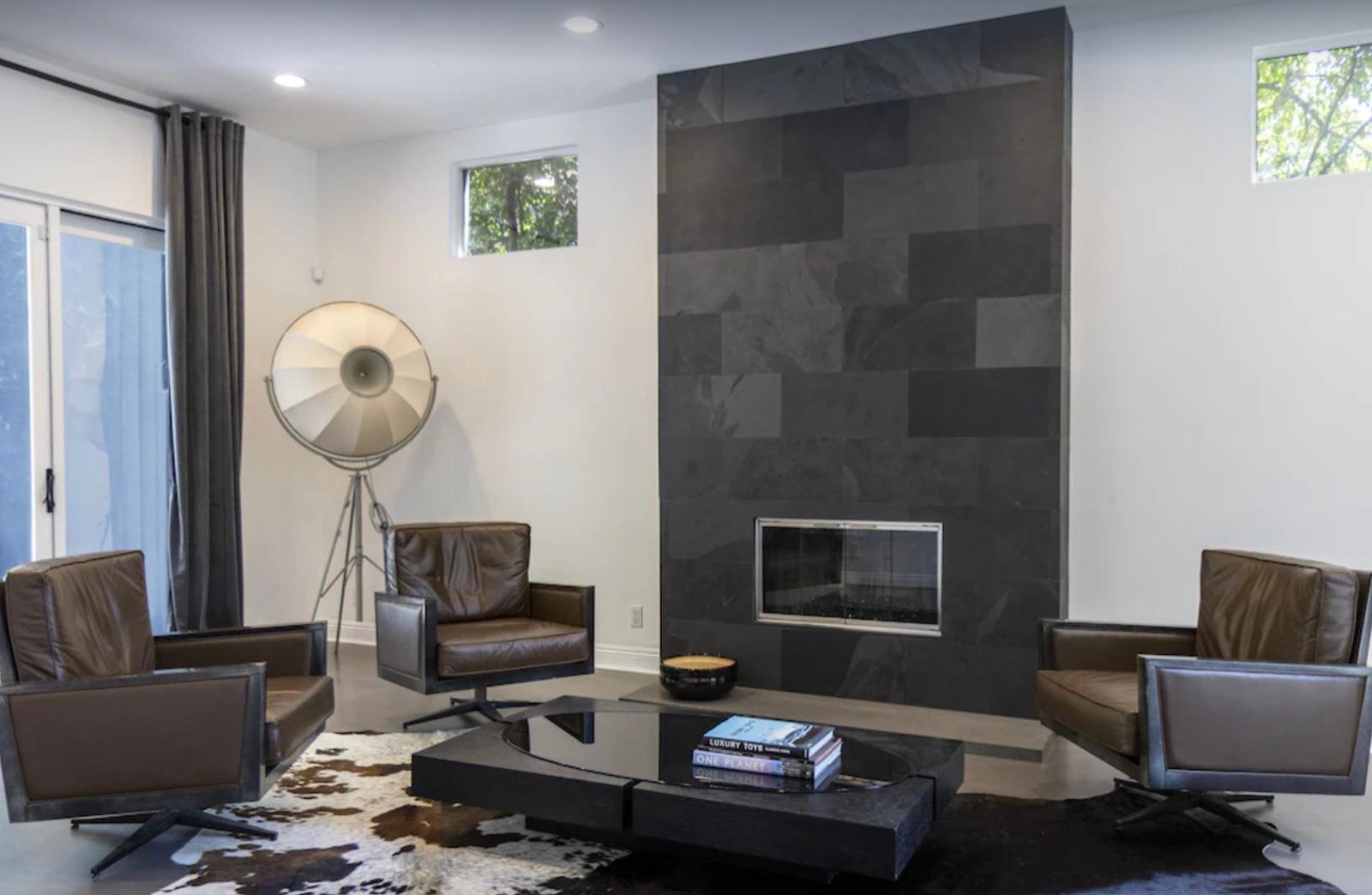 Jojo's Hollywood Pad — photo 4