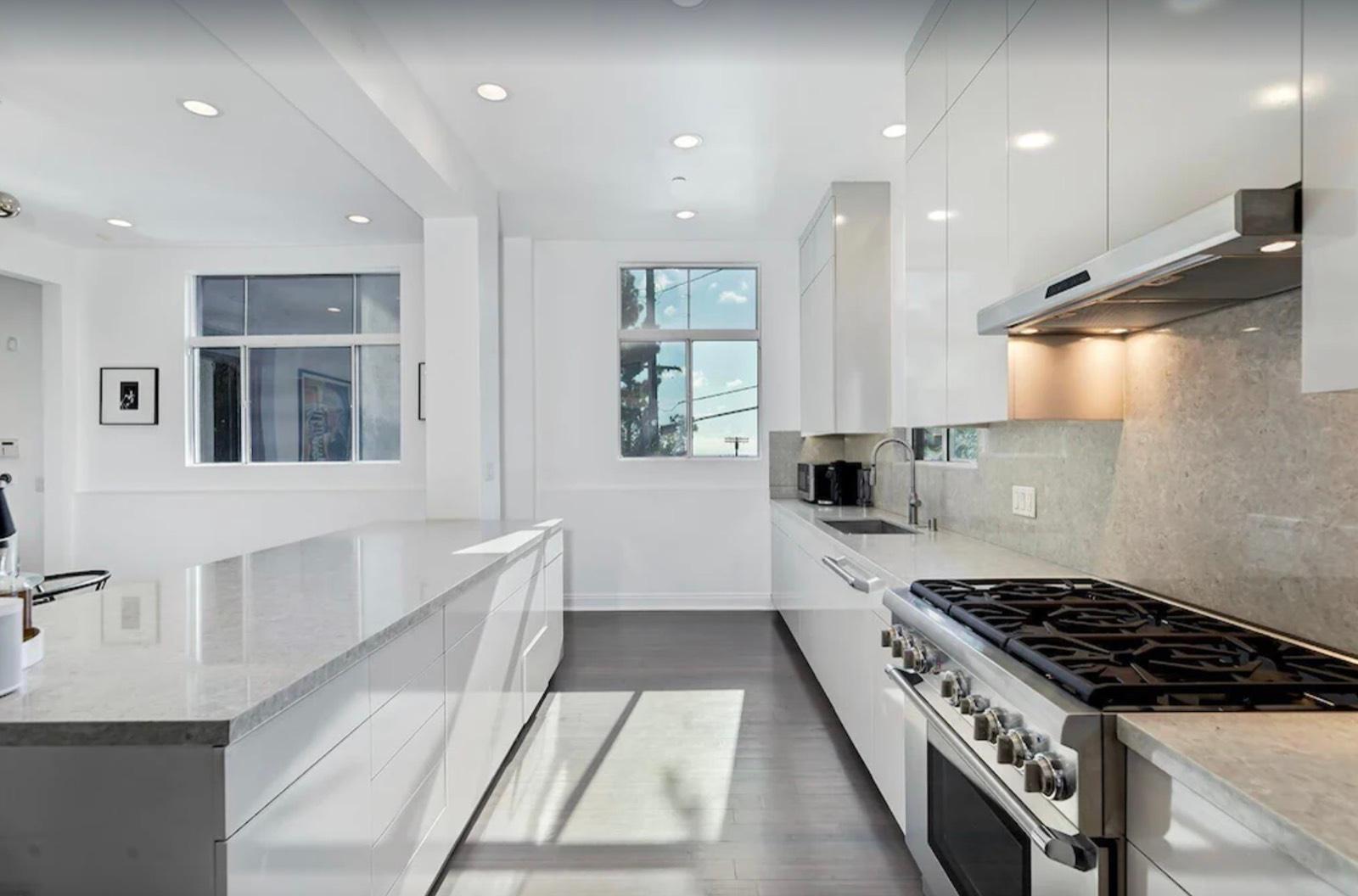 Jojo's Hollywood Pad — photo 5