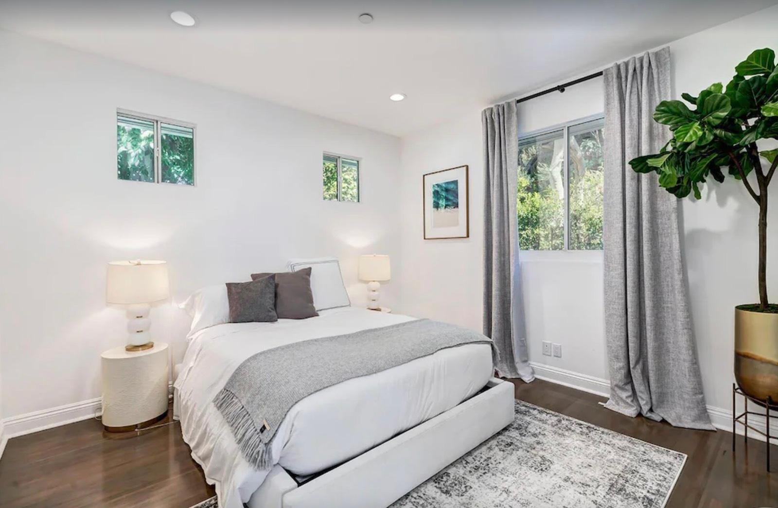 Jojo's Hollywood Pad — photo 8