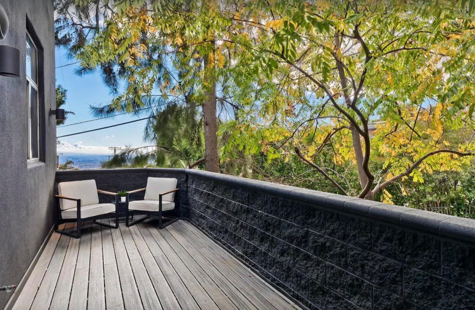 Jojo's Hollywood Pad — photo 9