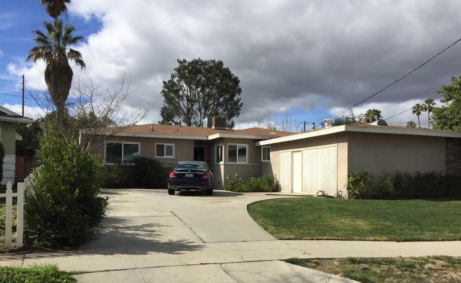 Jonathans North Hollywood House — photo 1