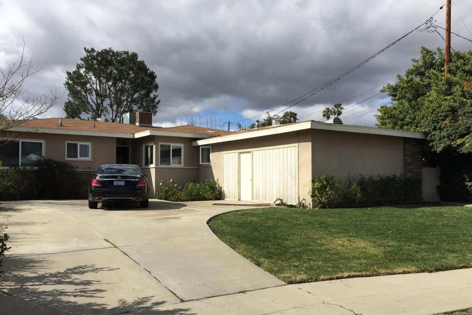 Jonathans North Hollywood House — photo 3