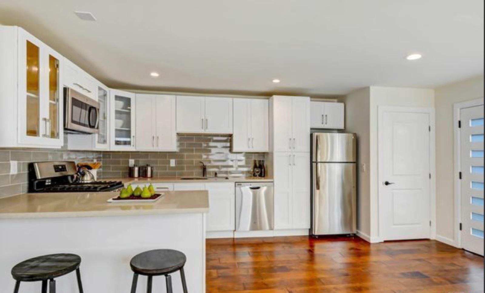 J's Beck Ave House — photo 1