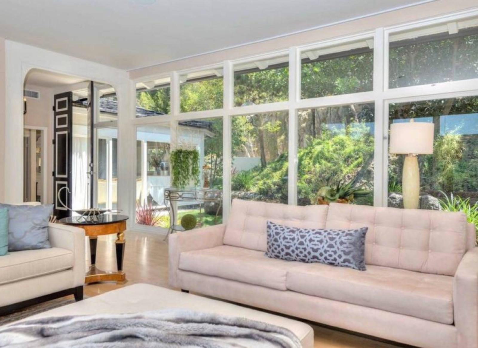 J's Bel Air View House — photo 8