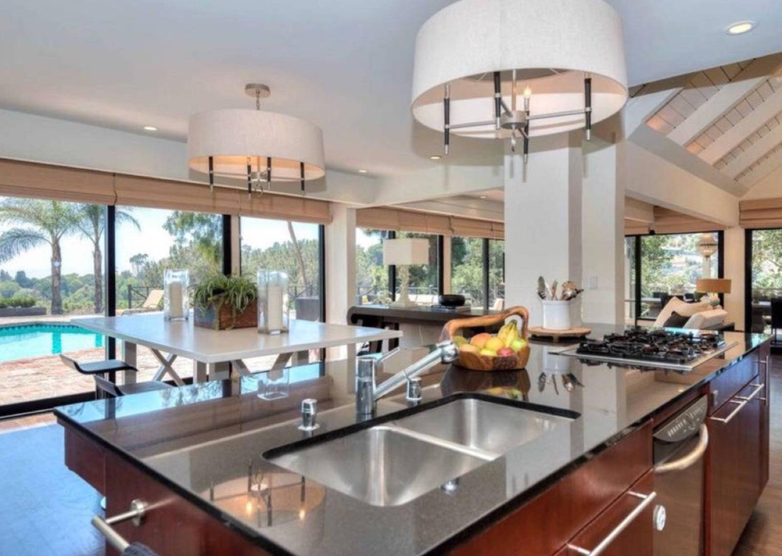 J's Bel Air View House — photo 9