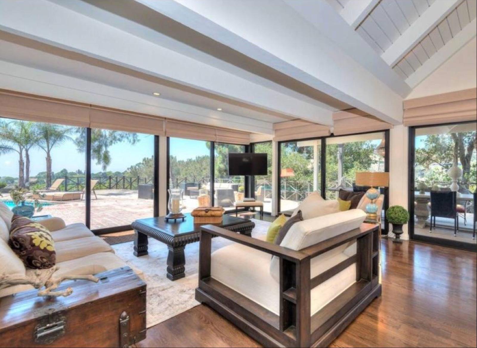 J's Bel Air View House — photo 10