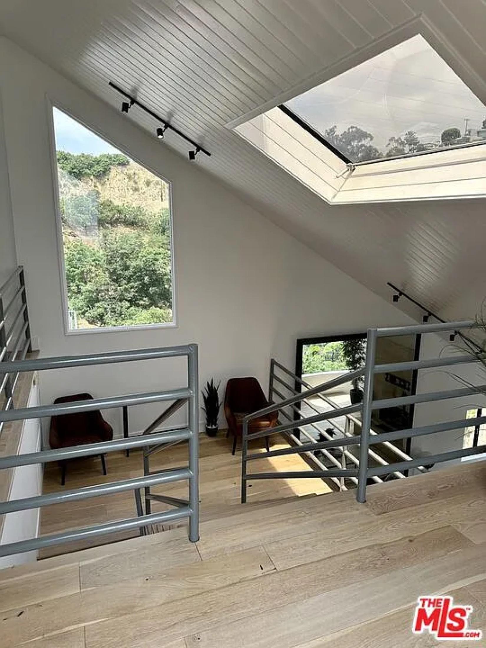 Cool View House — photo 9