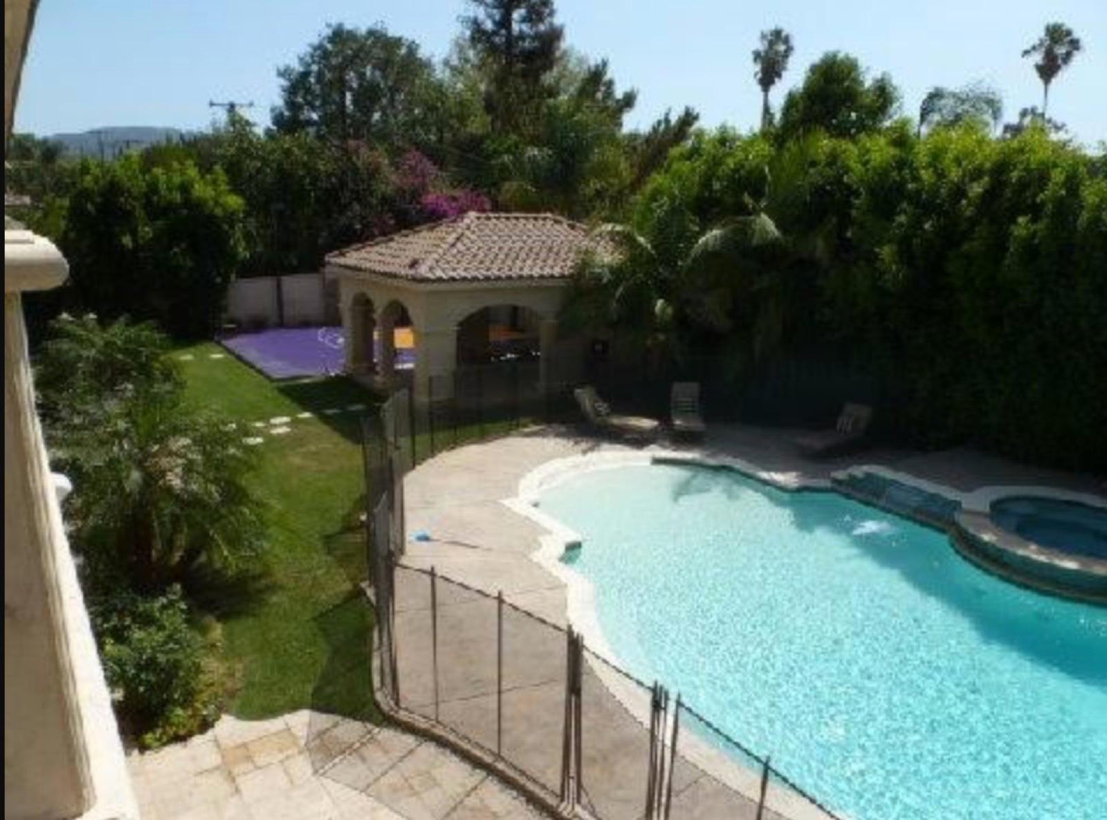J's Encino Mansion House — photo 3