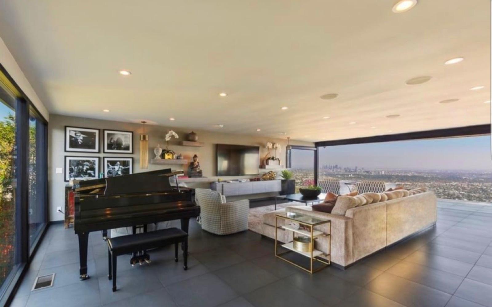 J's Epic View Home — photo 3