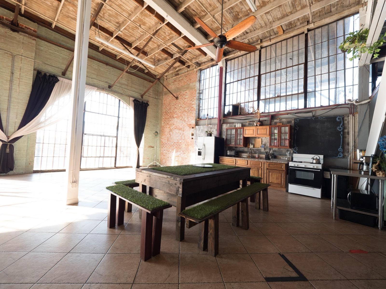J's Huge Loft with Rooftop — photo 6