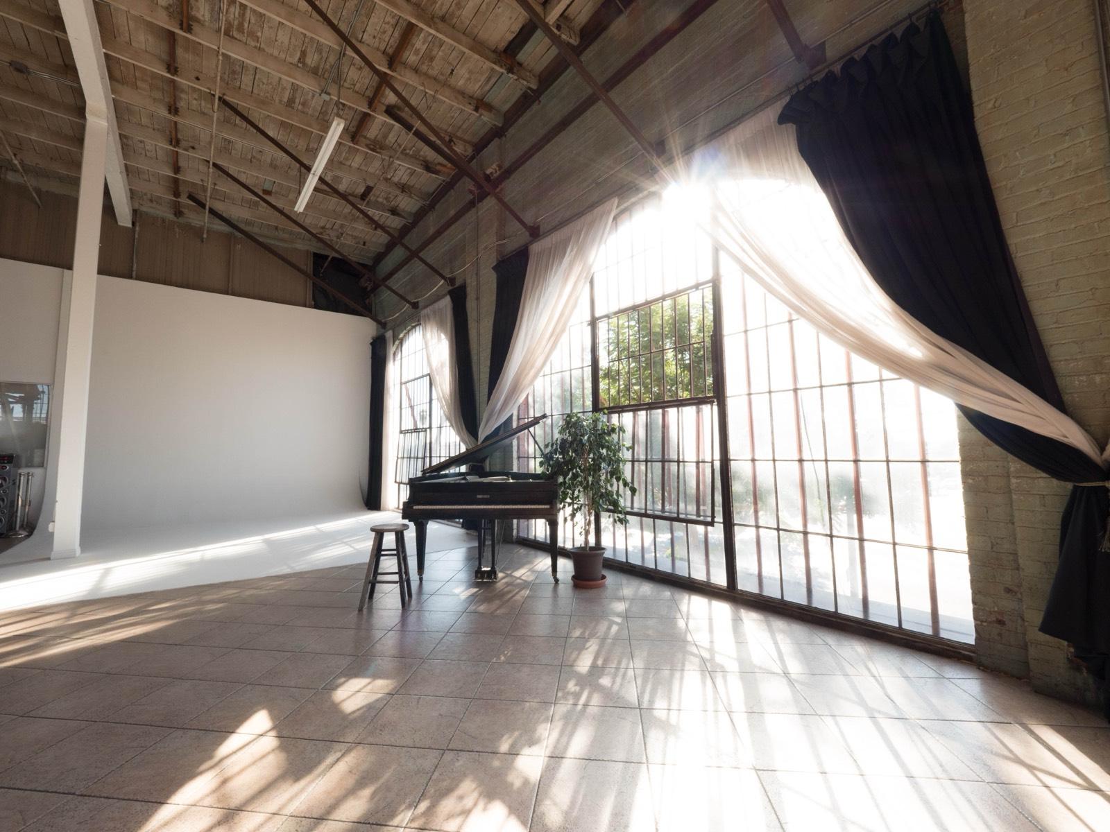 J's Huge Loft with Rooftop — photo 1