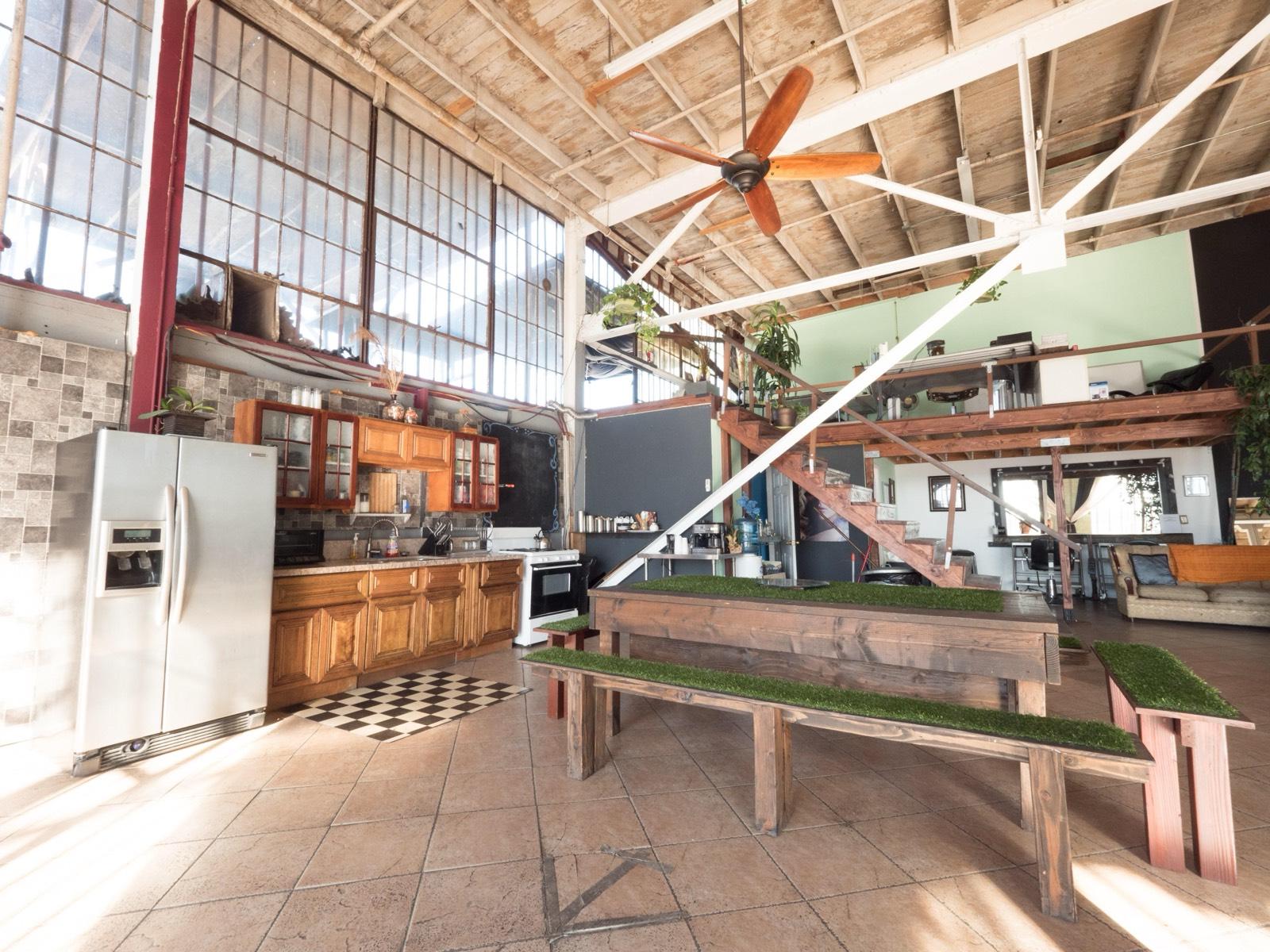 J's Huge Loft with Rooftop — photo 10