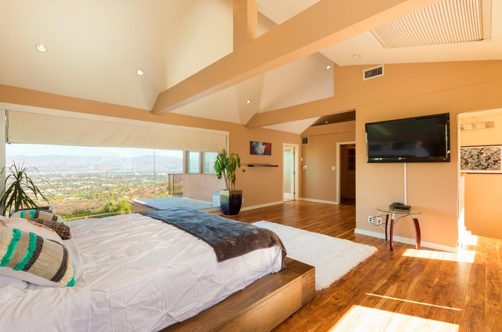 J's Mountain View Abode — photo 12