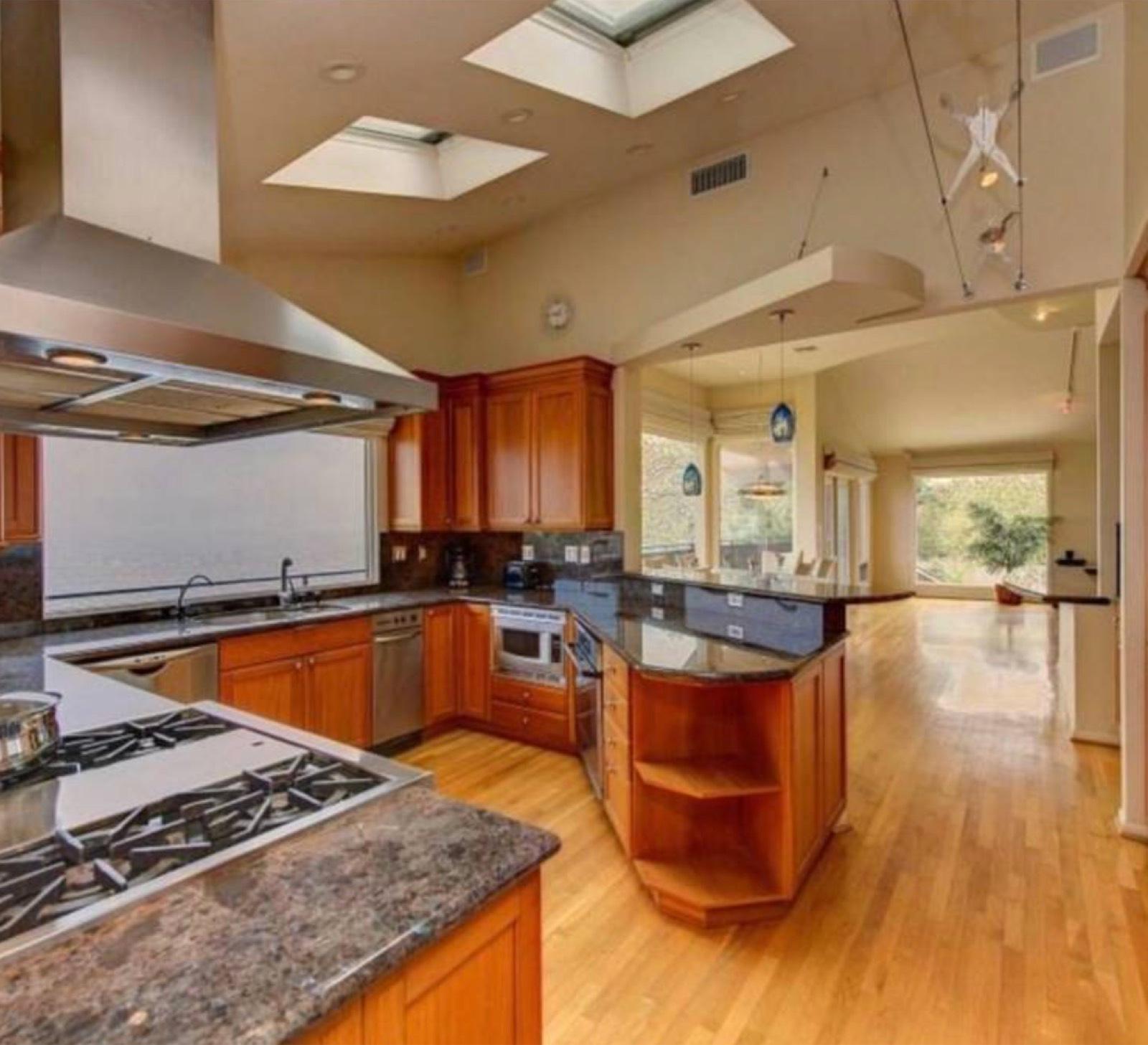 J's West Hollywood House — photo 9