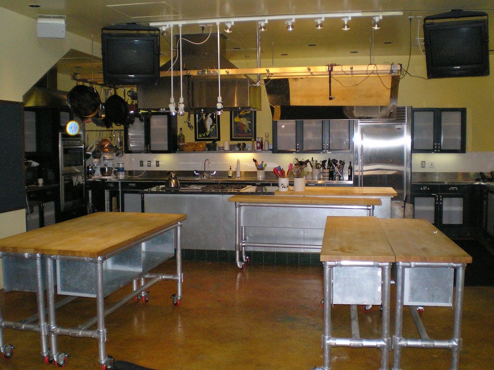 Kitchen for demo — photo 1