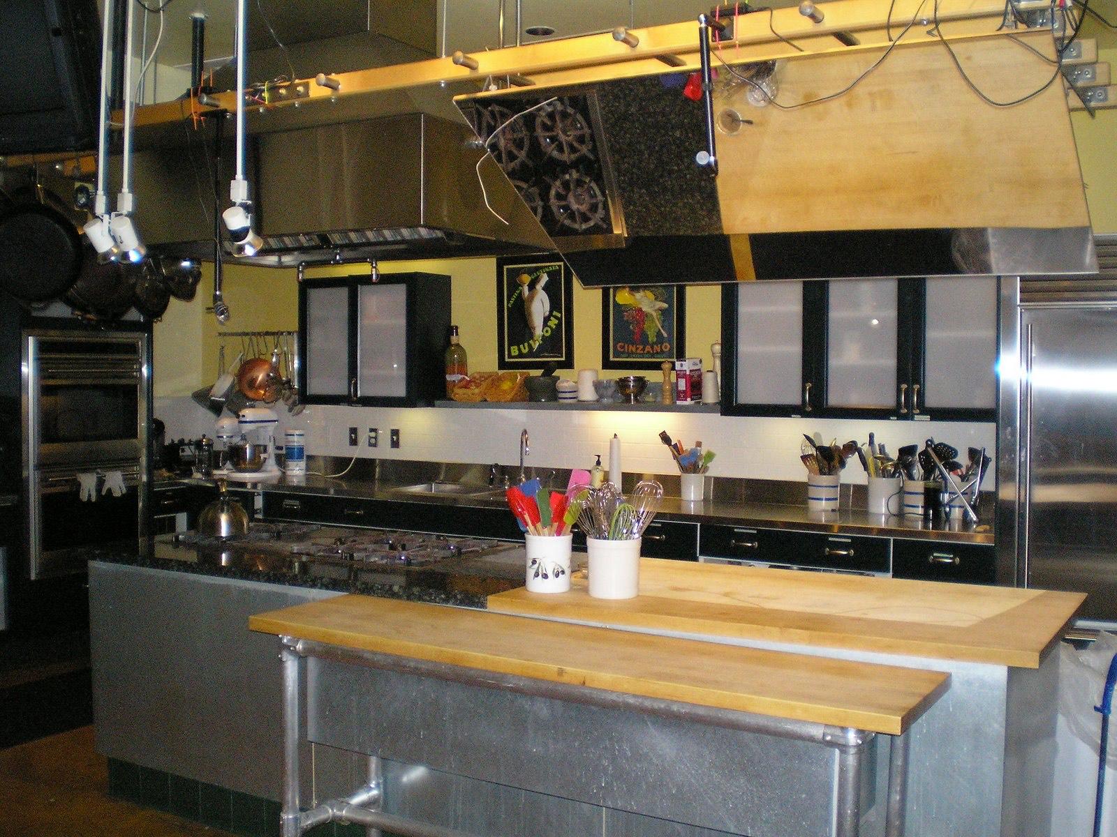 Kitchen for demo — photo 3