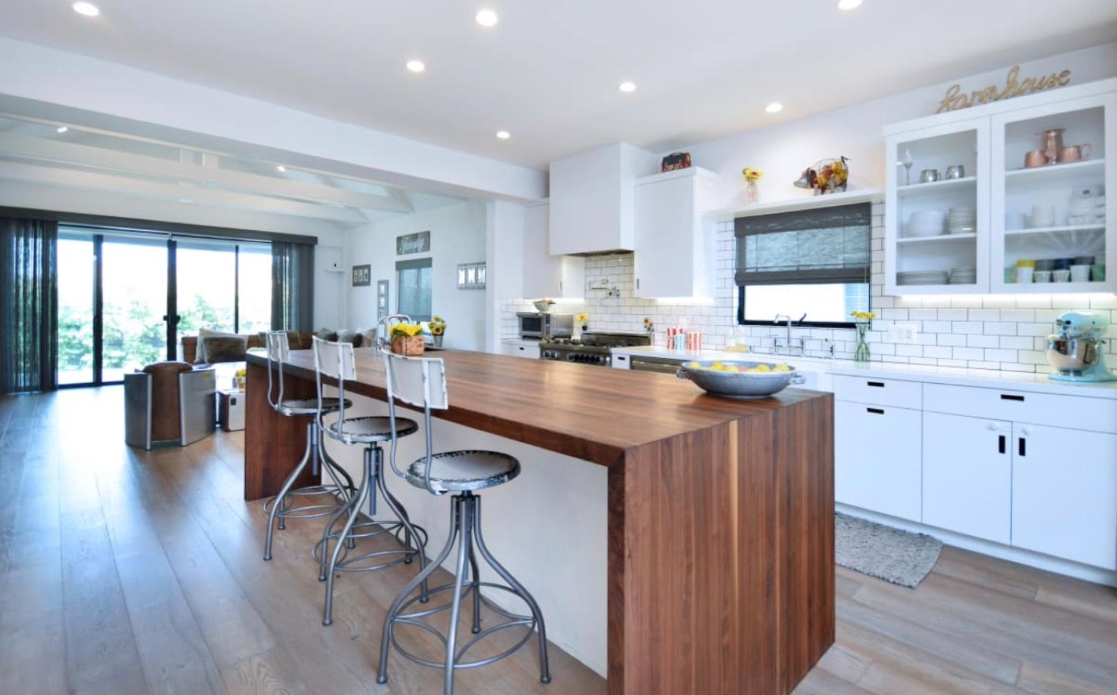 KJ Grey Farmhouse — photo 12
