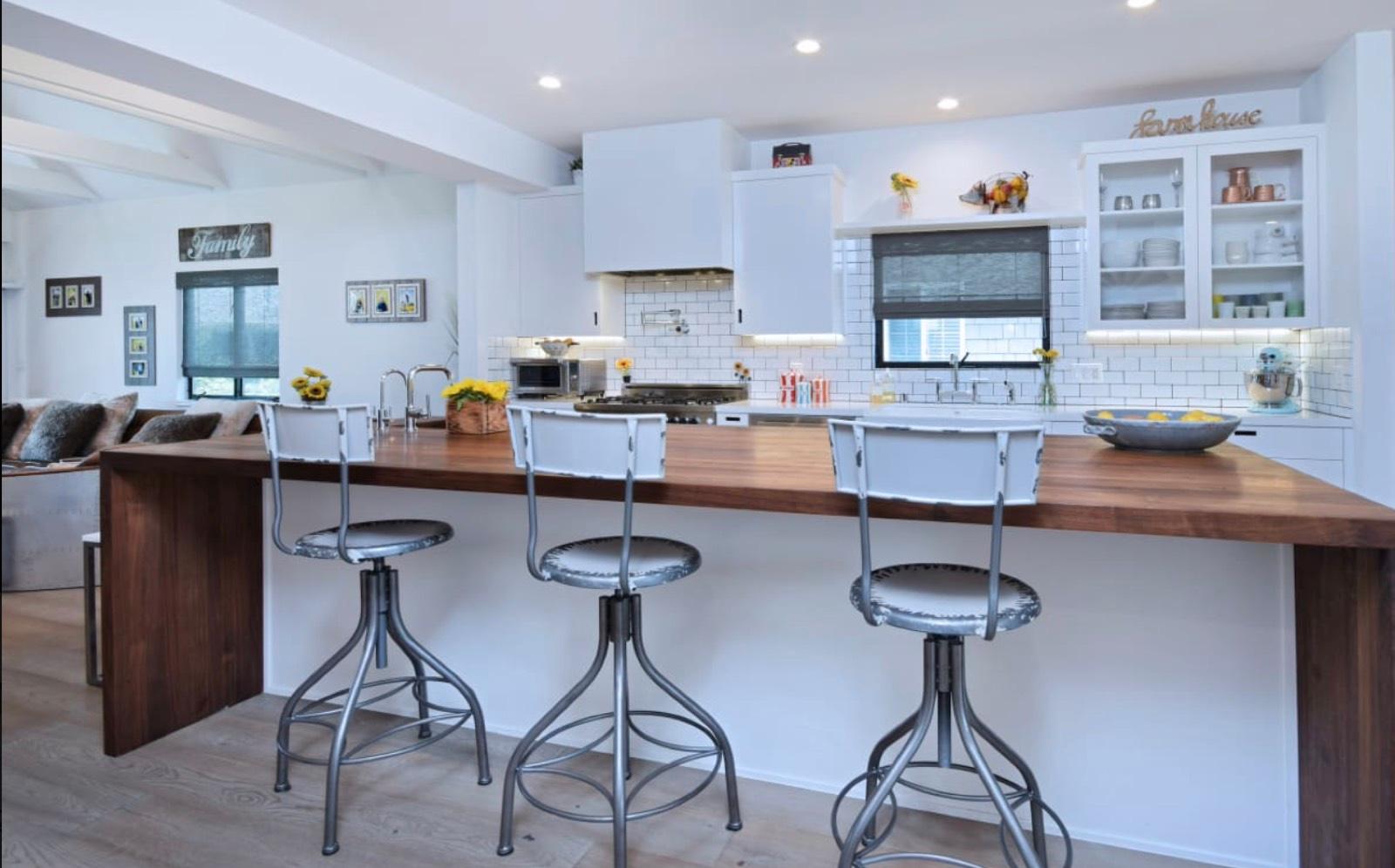 KJ Grey Farmhouse — photo 7