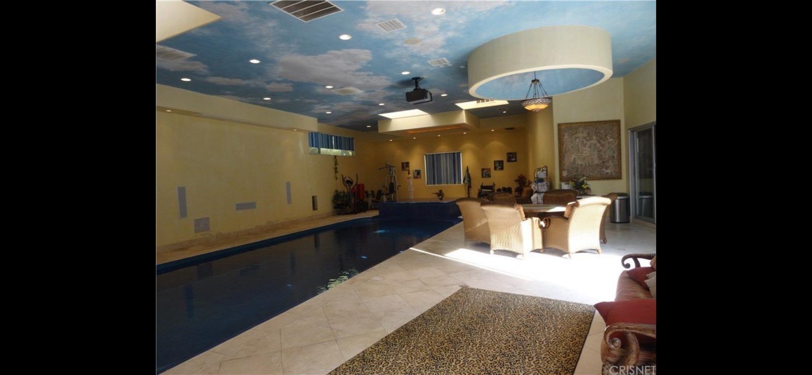 KL's Indoor Pool Home — photo 2