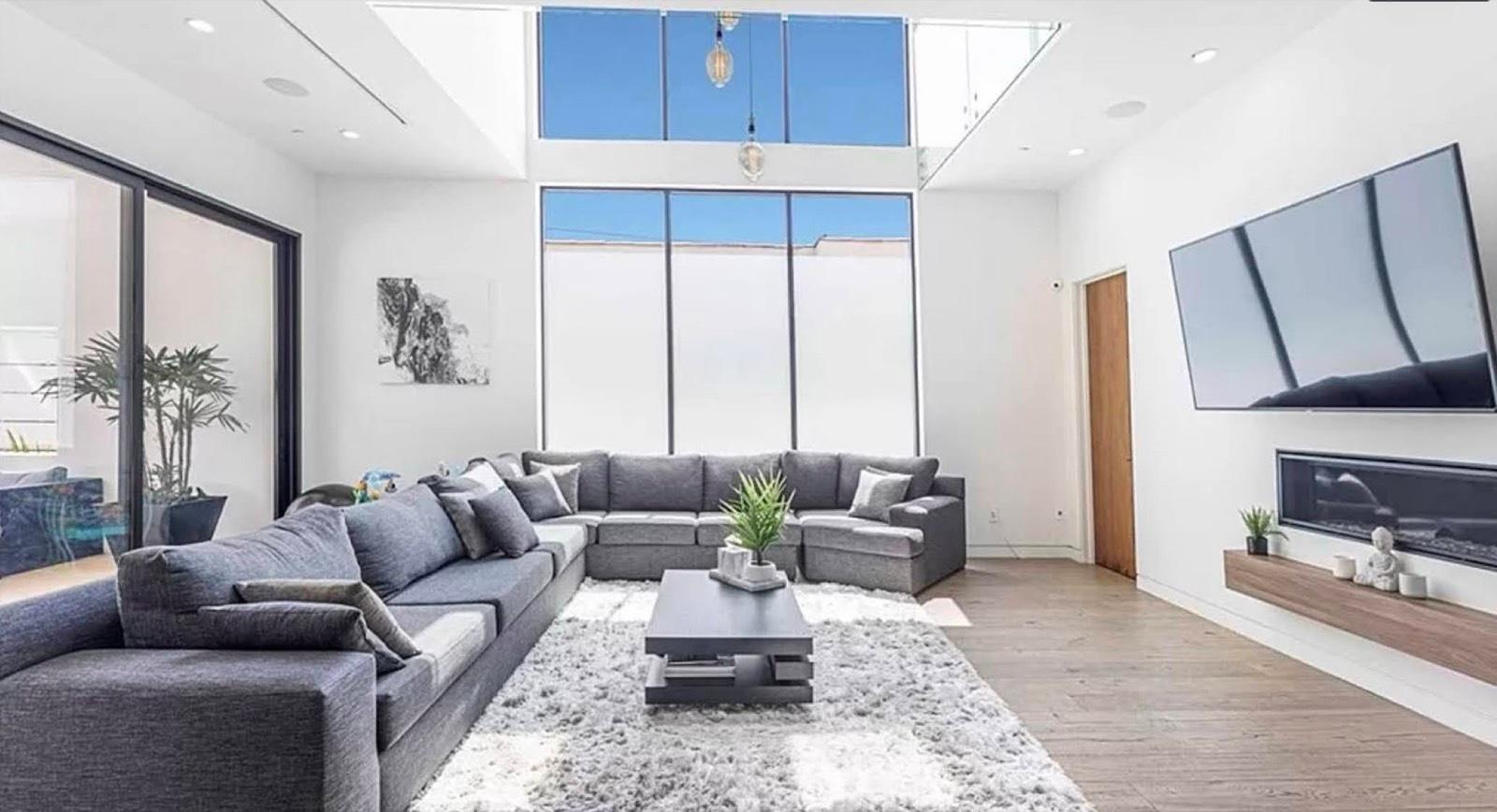 KP S Modern Botique Home — photo 10