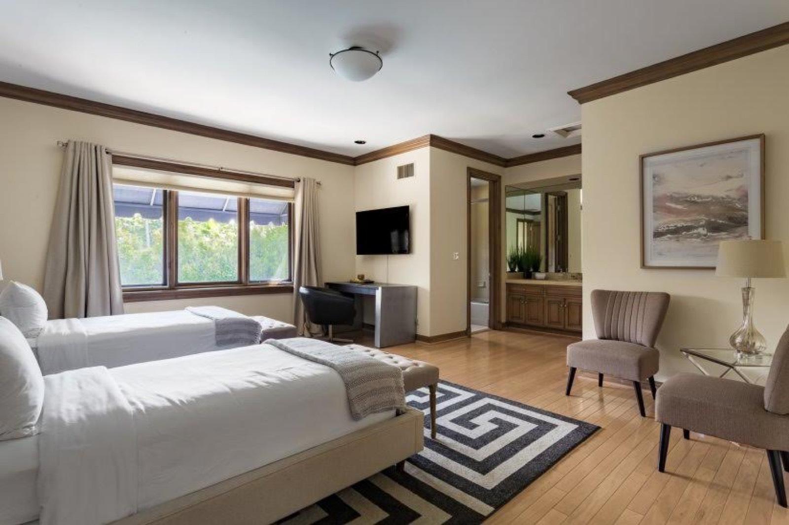 K's Beverly Hills Court Estate — photo 11