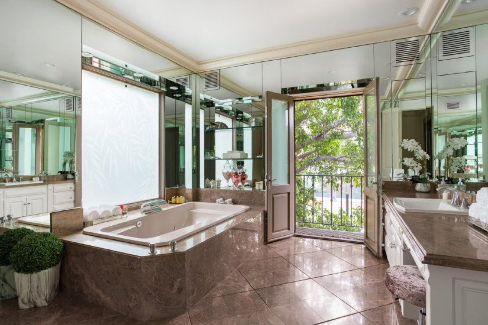 K's Beverly Hills Court Estate — photo 4