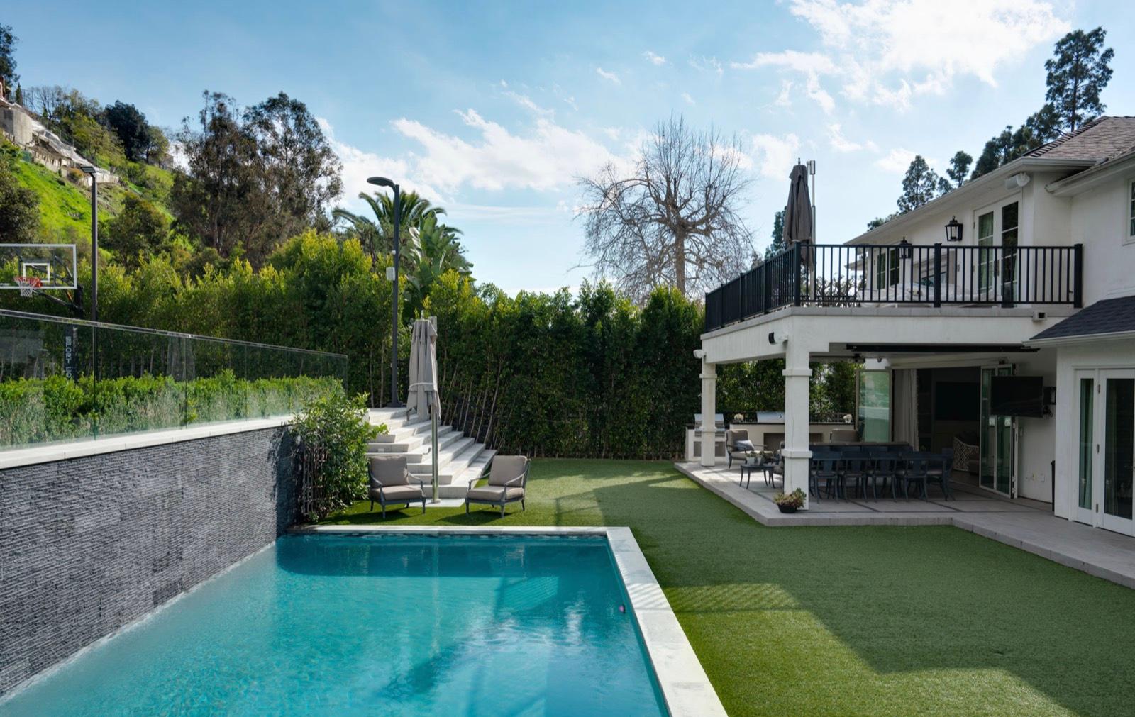 Kyle's BH Estate — photo 2