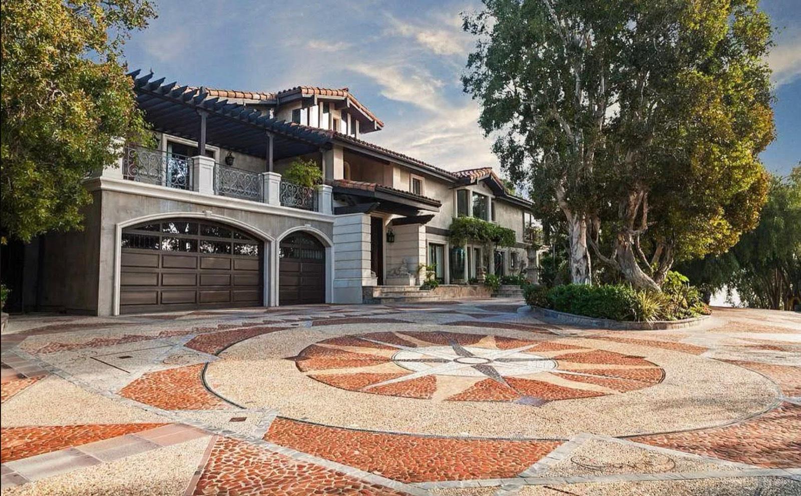 L's Historic View Mansion Estate — photo 1