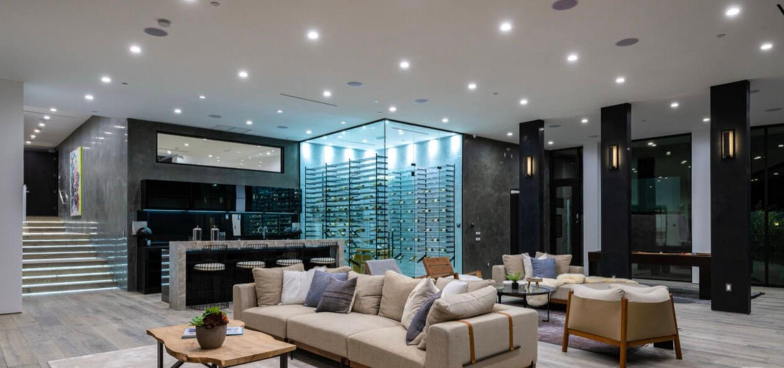 L's Modern Skyline Lake View — photo 12