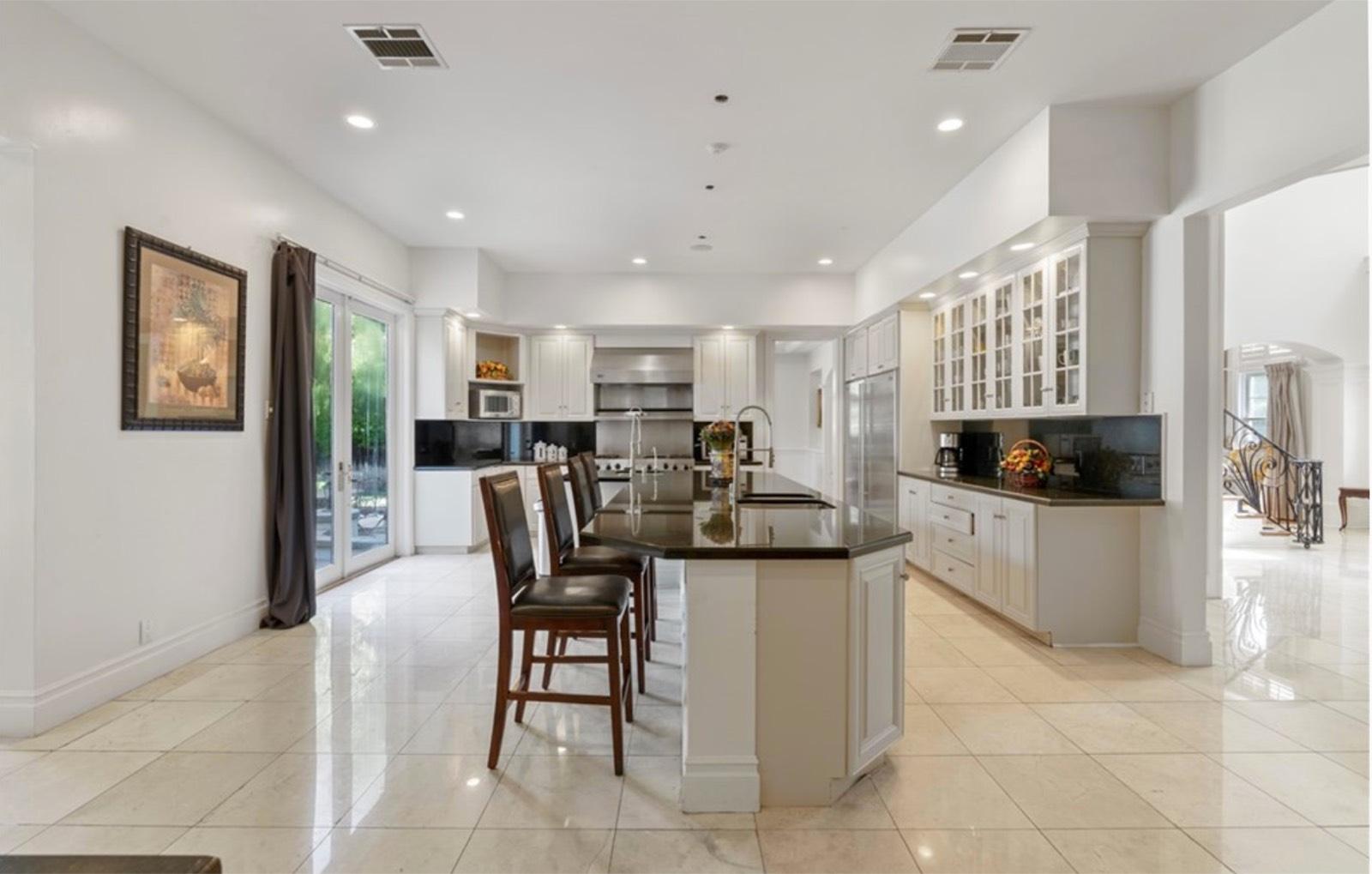L's Traditional Mansion — photo 8